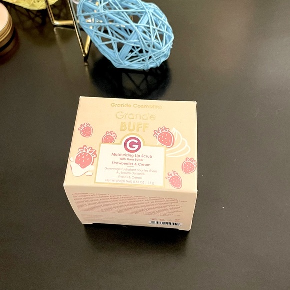 Grande Cosmetics Grande Buff Moisturizing Lip Scrub Strawberries & Cream - Picture 5 of 5